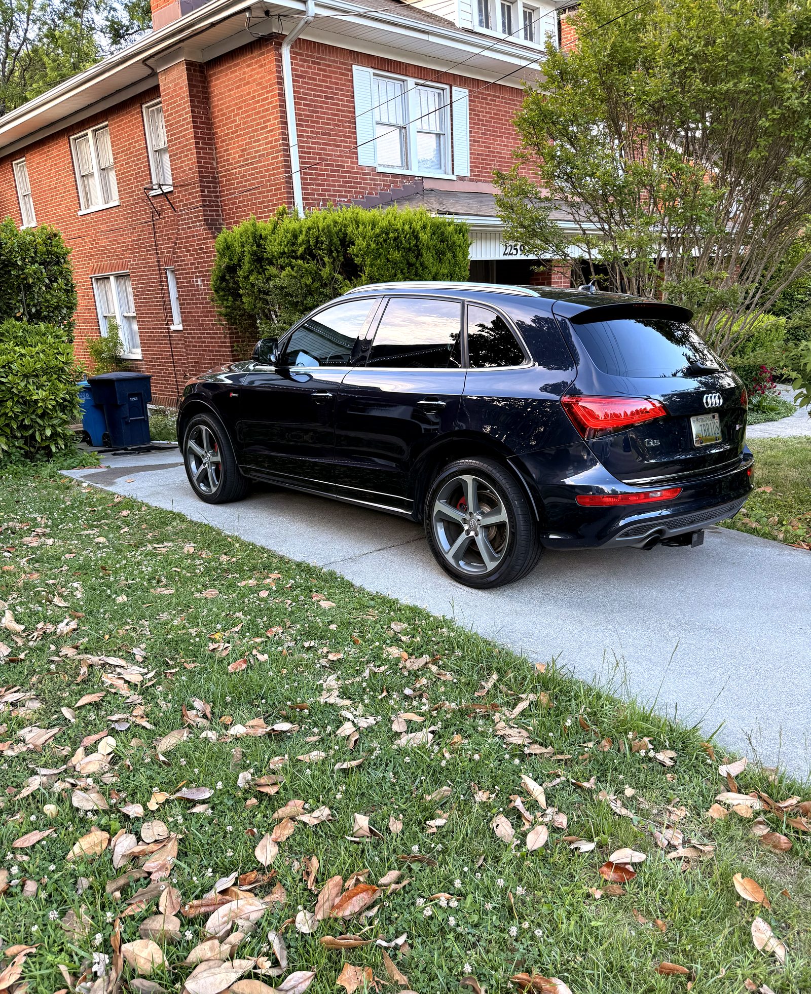 Black Audi Q5 after an exterior detail